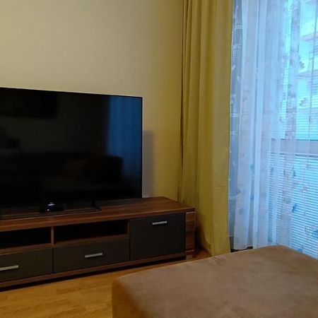 2 Izbovy Byt 60M2 V Centre Na Bakossovej, 24H Self Checkin Apartment บันสกาบิสตรีตซา ภายนอก รูปภาพ