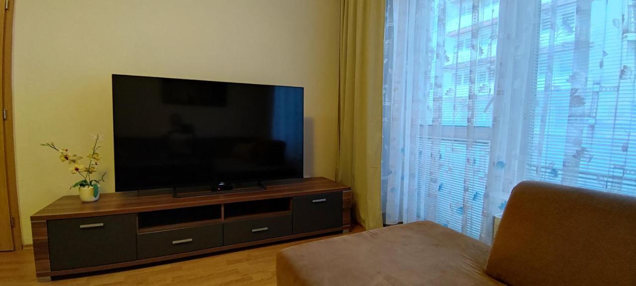 2 Izbovy Byt 60M2 V Centre Na Bakossovej, 24H Self Checkin Apartment บันสกาบิสตรีตซา ภายนอก รูปภาพ