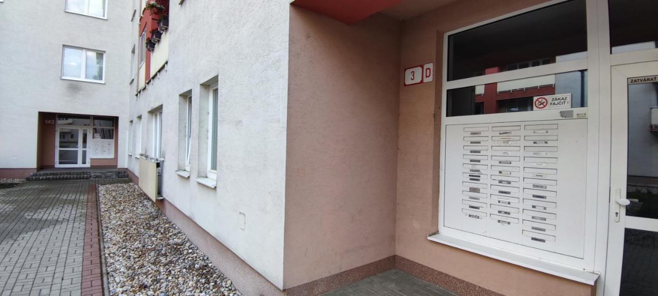 2 Izbovy Byt 60M2 V Centre Na Bakossovej, 24H Self Checkin Apartment บันสกาบิสตรีตซา ภายนอก รูปภาพ
