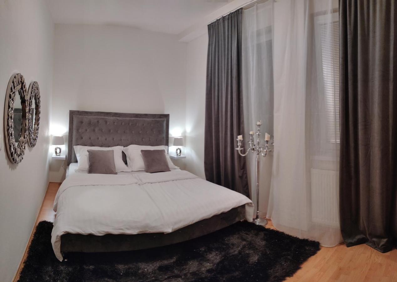 2 Izbovy Byt 60M2 V Centre Na Bakossovej, 24H Self Checkin Apartment บันสกาบิสตรีตซา ภายนอก รูปภาพ