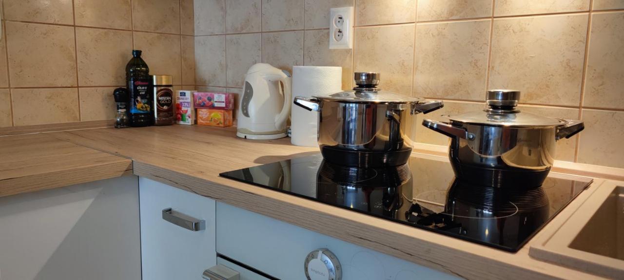 2 Izbovy Byt 60M2 V Centre Na Bakossovej, 24H Self Checkin Apartment บันสกาบิสตรีตซา ภายนอก รูปภาพ